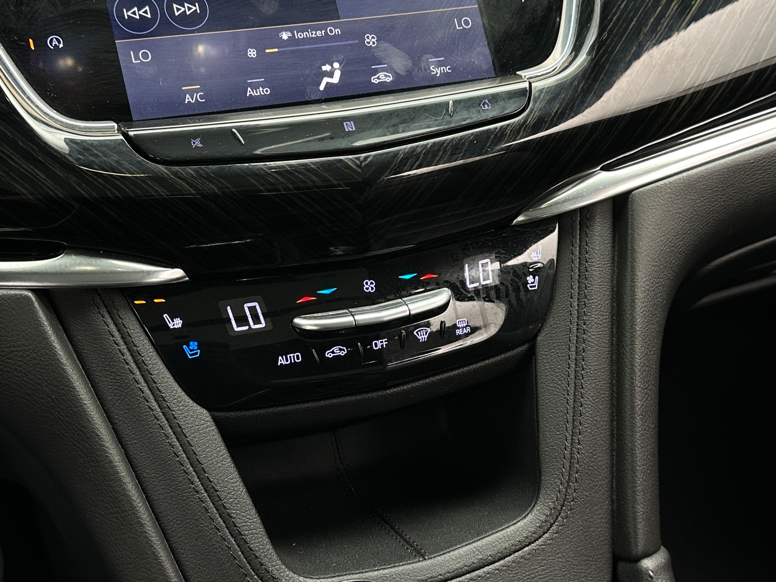 Thumbnail: 2020 Cadillac XT6 - 3