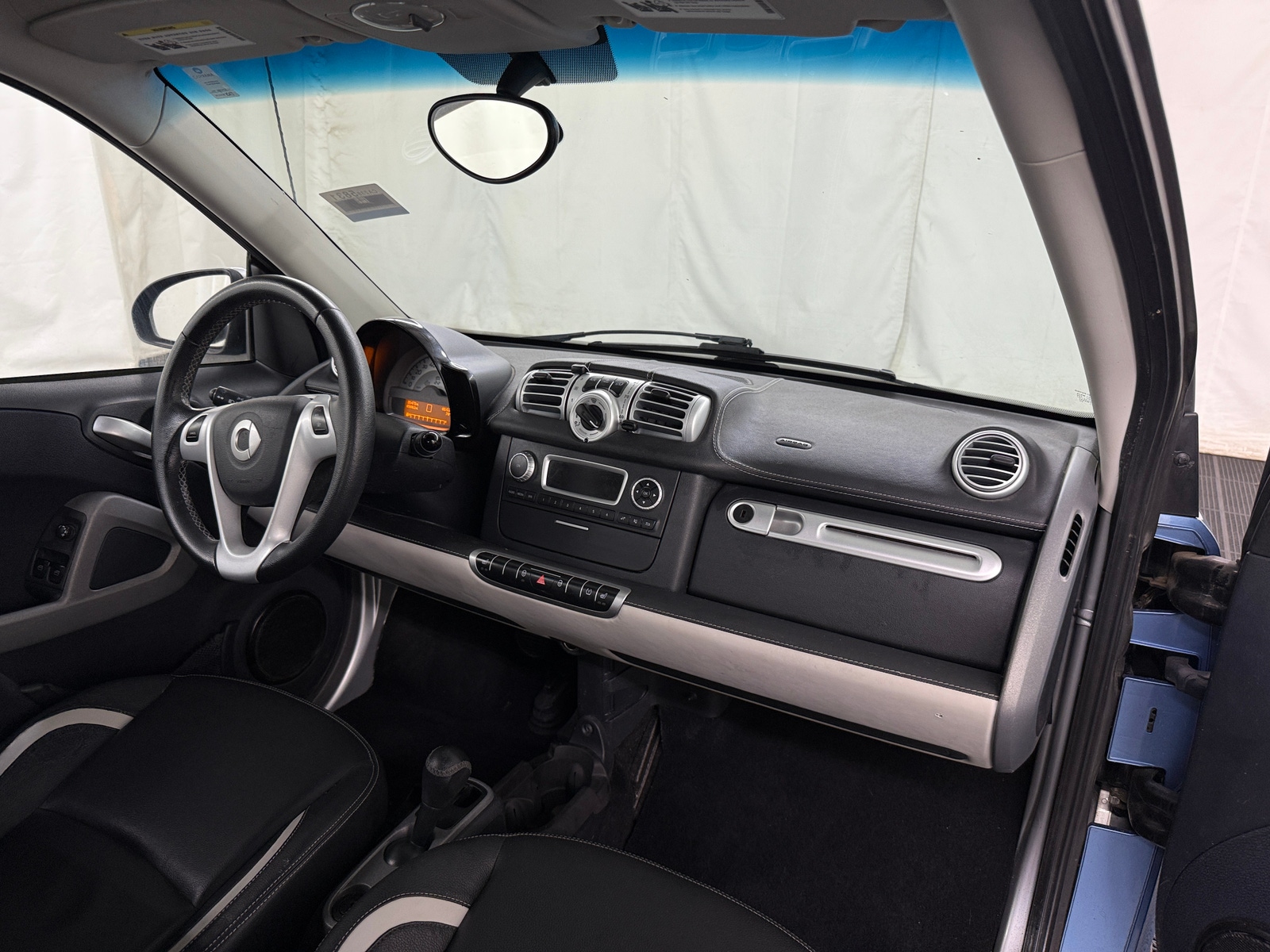 Thumbnail: 2015 smart fortwo - 3