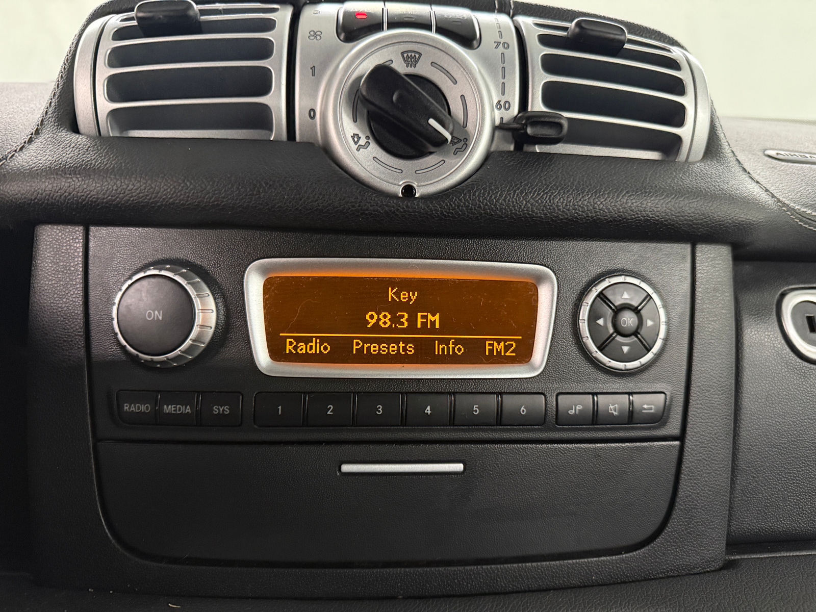 Thumbnail: 2015 smart fortwo - 4
