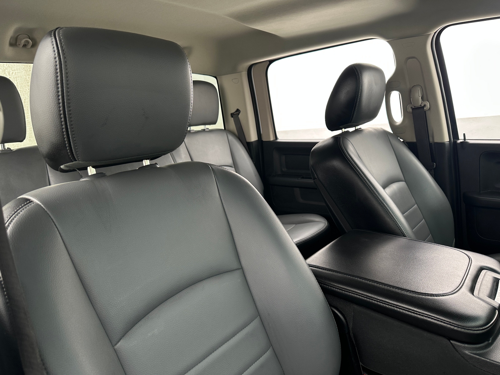 Thumbnail: 2022 RAM 1500 Classic - 2