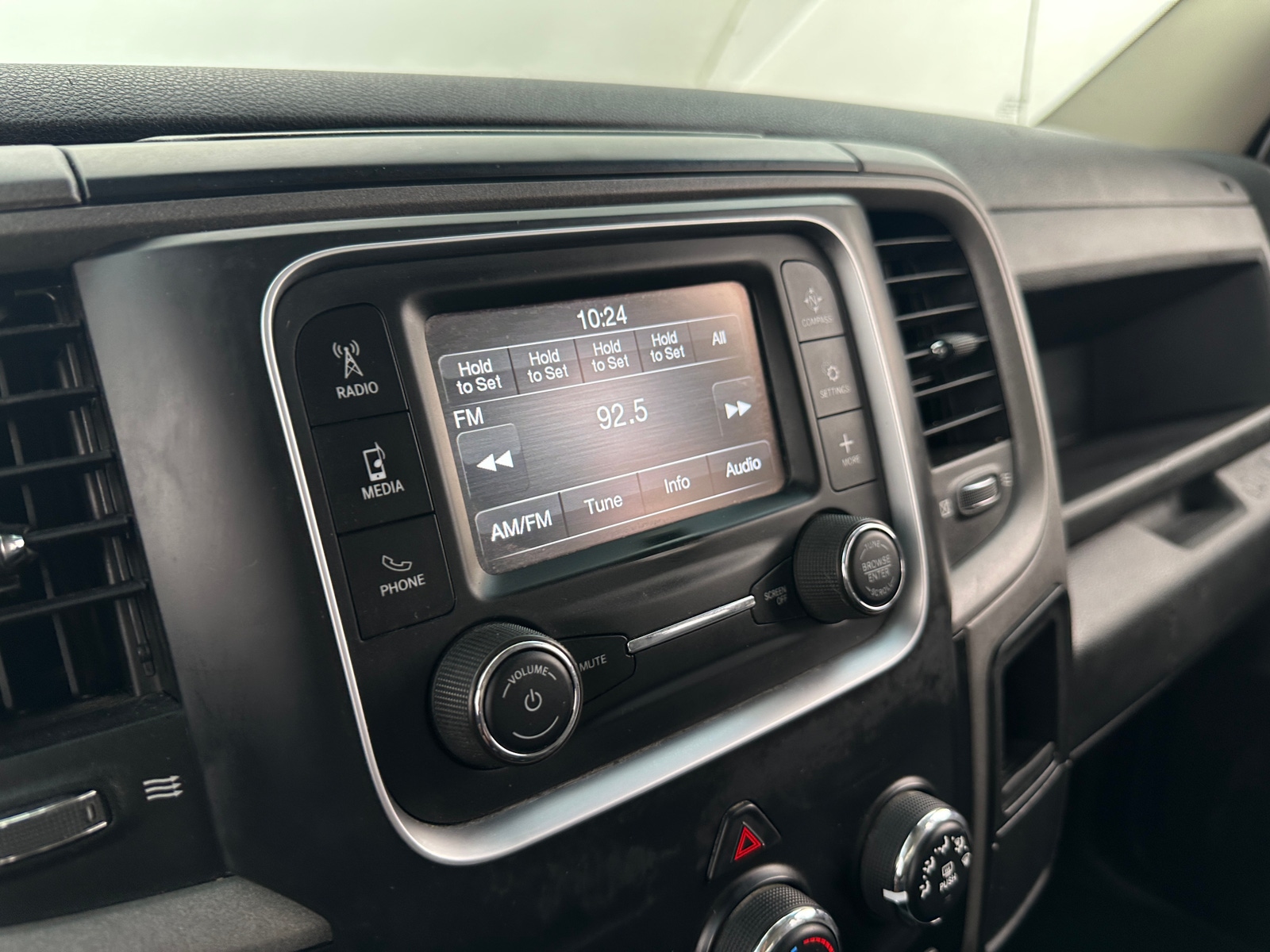 Thumbnail: 2022 RAM 1500 Classic - 4