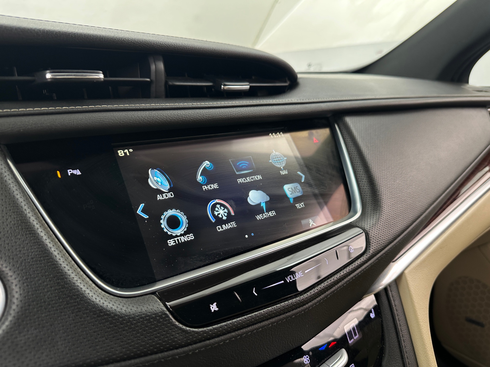 Thumbnail: 2017 Cadillac XT5 - 3