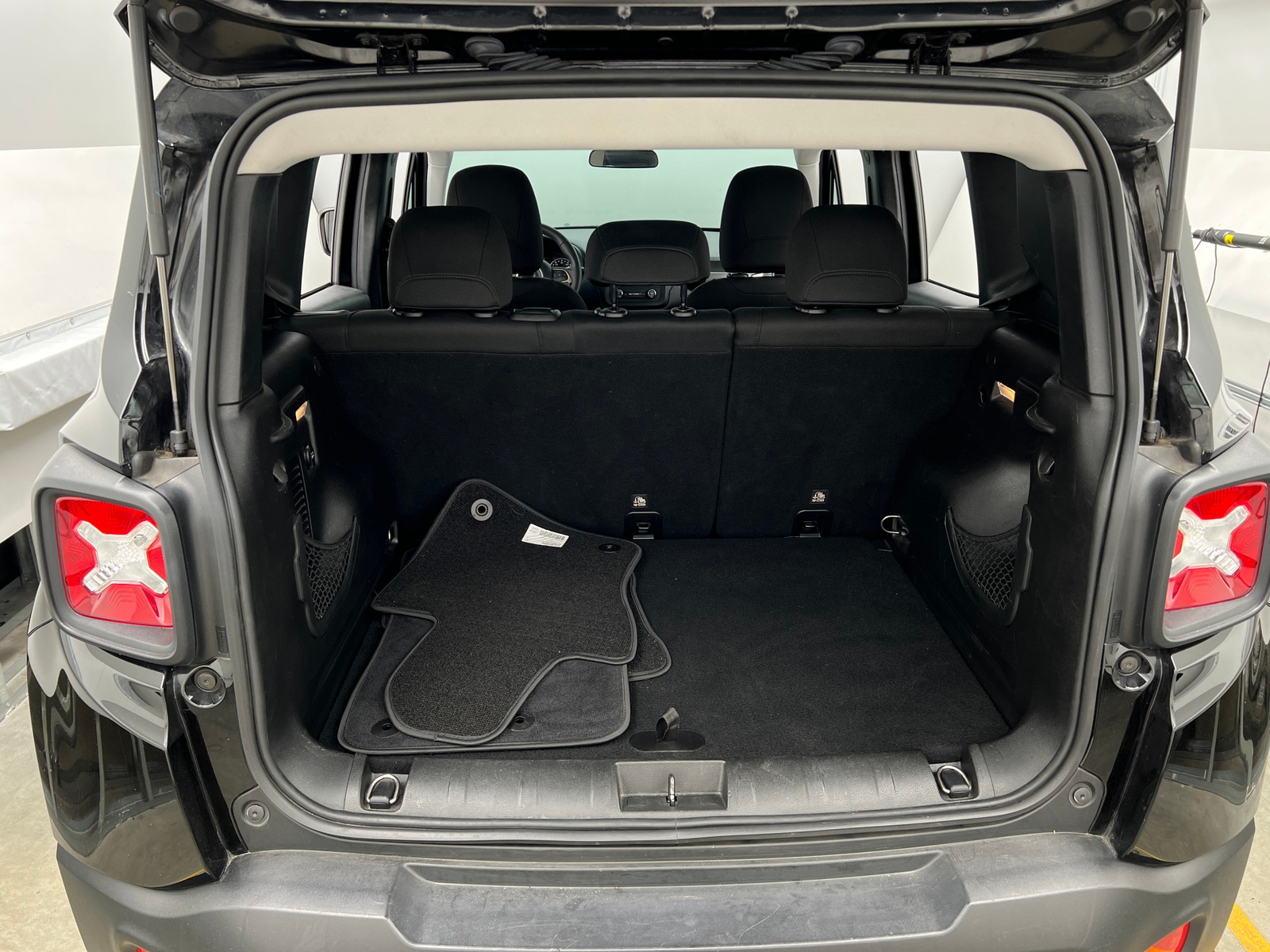 Thumbnail: 2017 Jeep Renegade - 7
