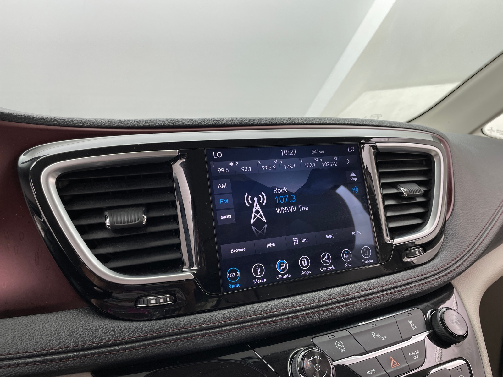 Thumbnail: 2018 Chrysler Pacifica - 3