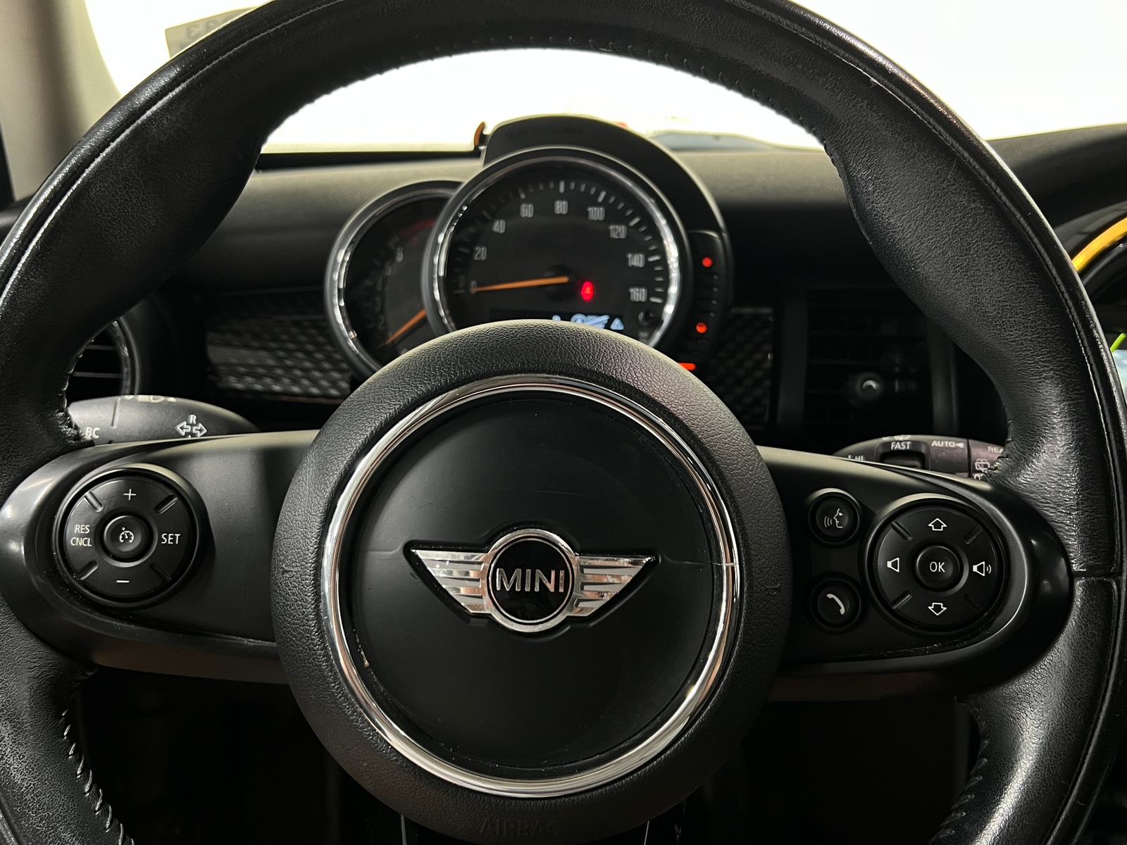 Thumbnail: 2016 MINI Cooper Hardtop - 4