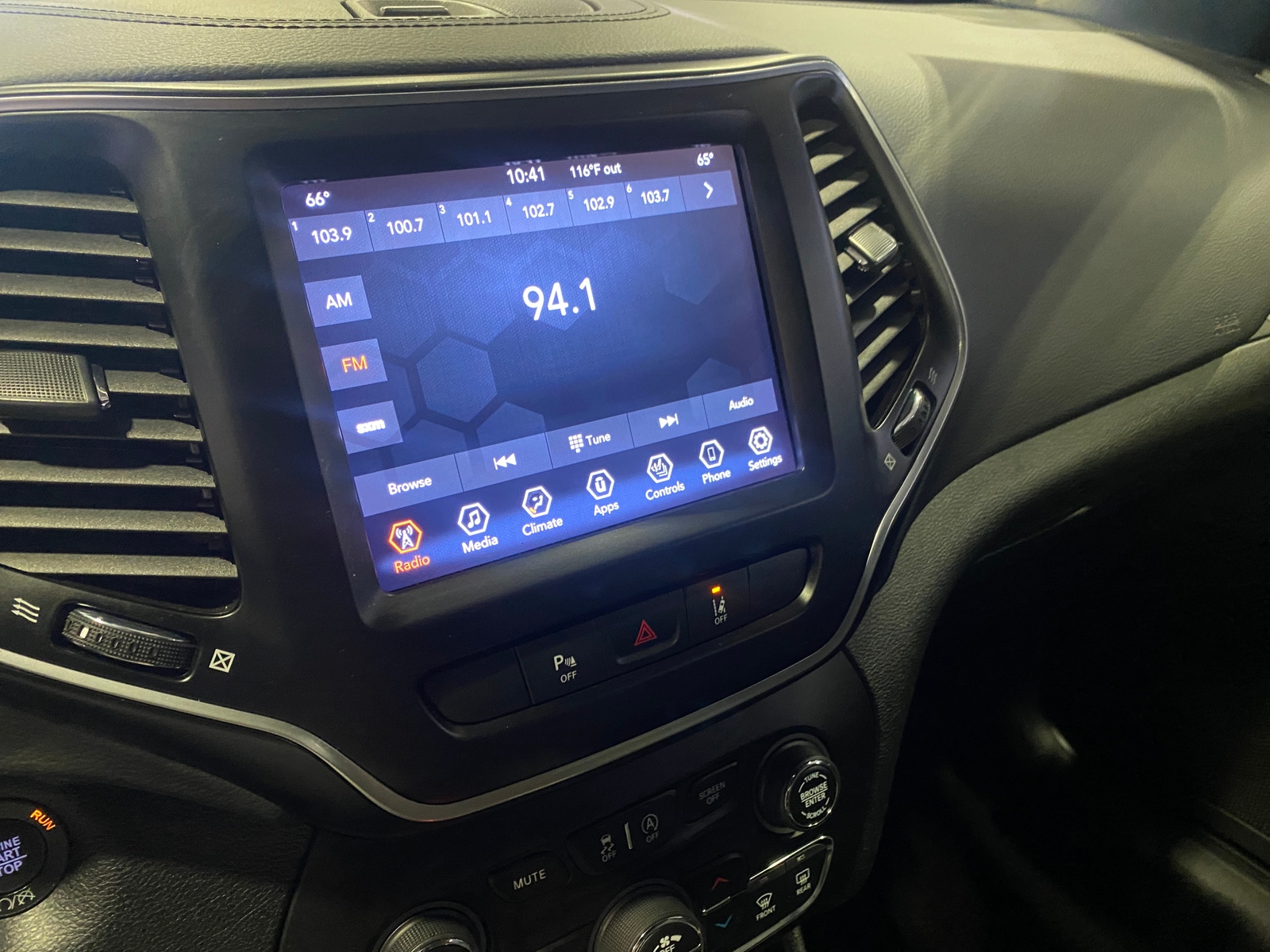 Thumbnail: 2021 Jeep Cherokee - 3