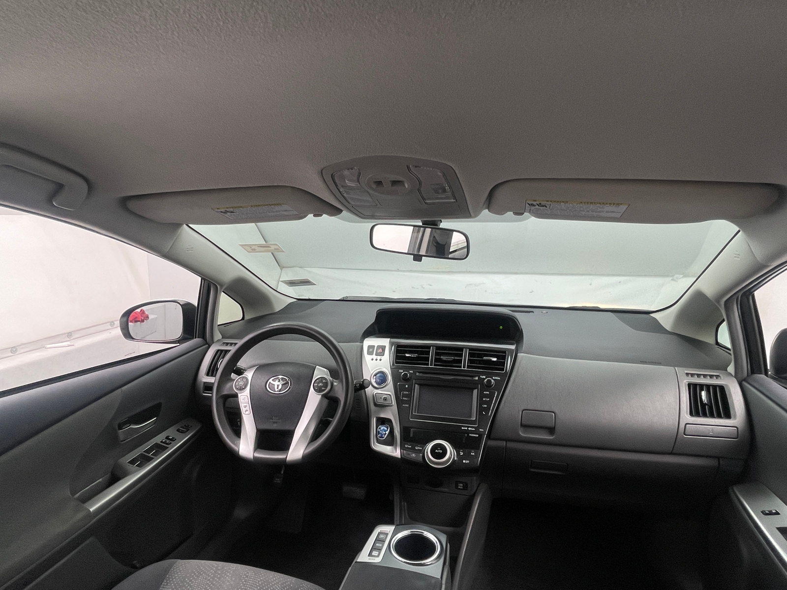 Thumbnail: 2013 Toyota Prius v - 3