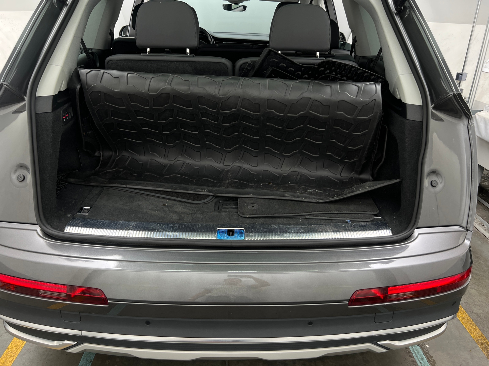 Thumbnail: 2021 Audi Q7 - 6