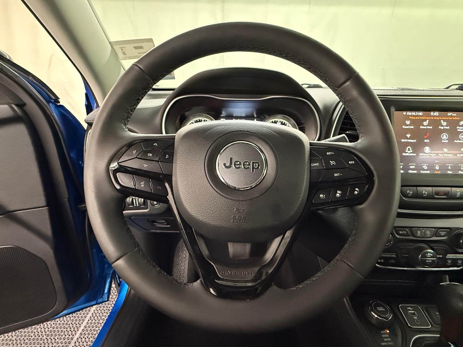 Thumbnail: 2023 Jeep Cherokee - 4