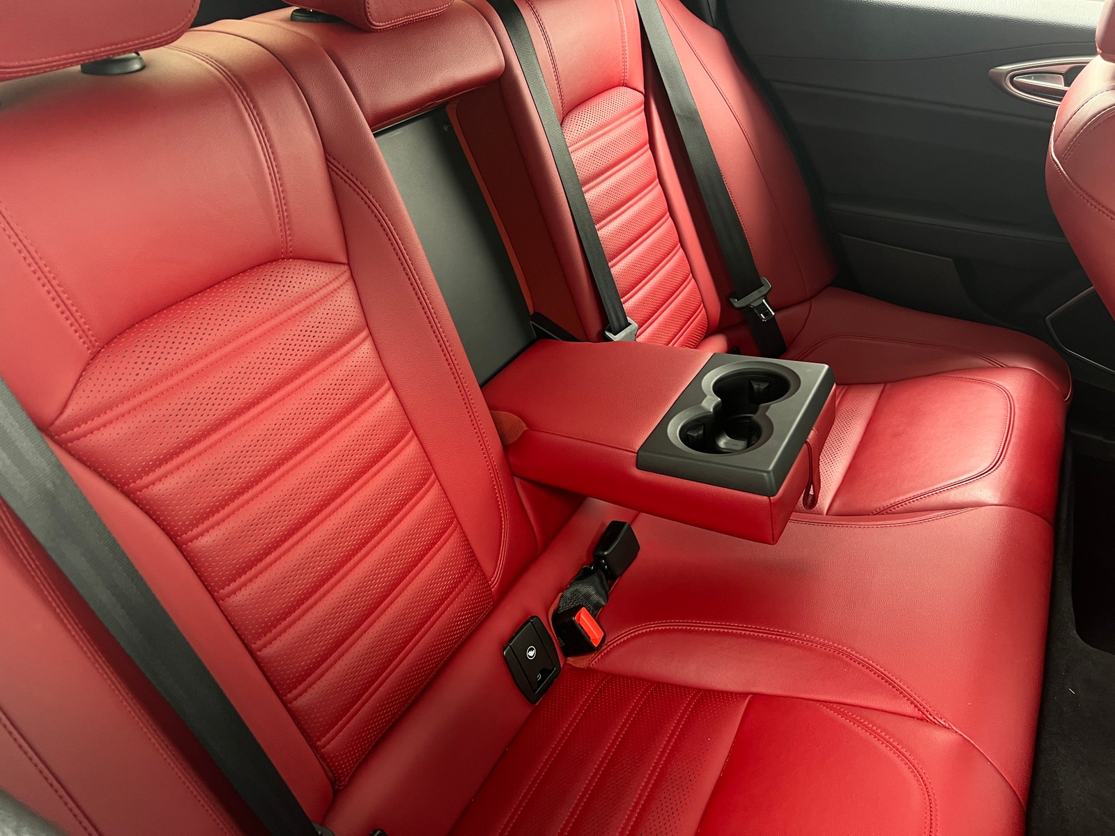 Thumbnail: 2022 Alfa Romeo Giulia - 5