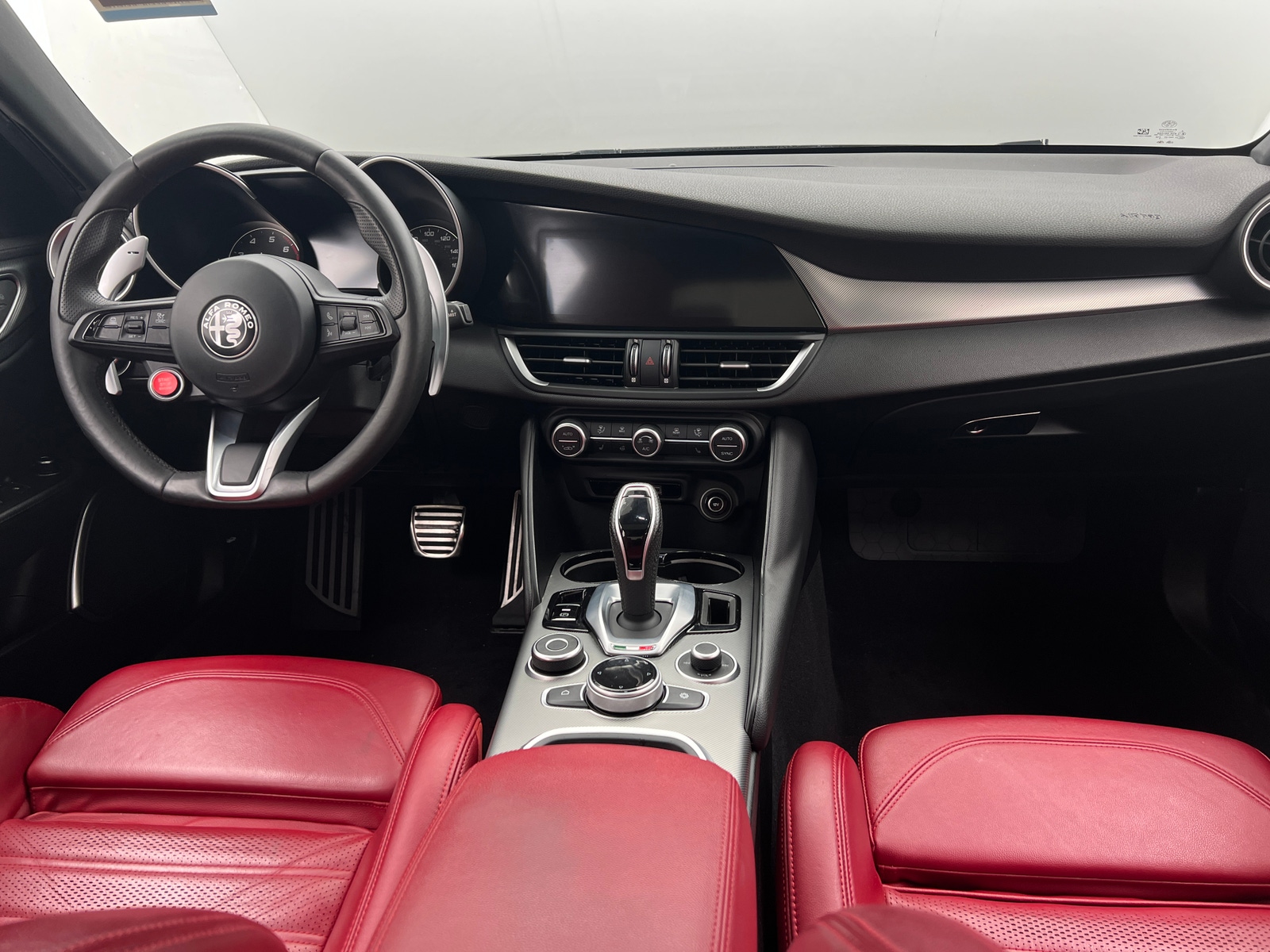 Thumbnail: 2022 Alfa Romeo Giulia - 2