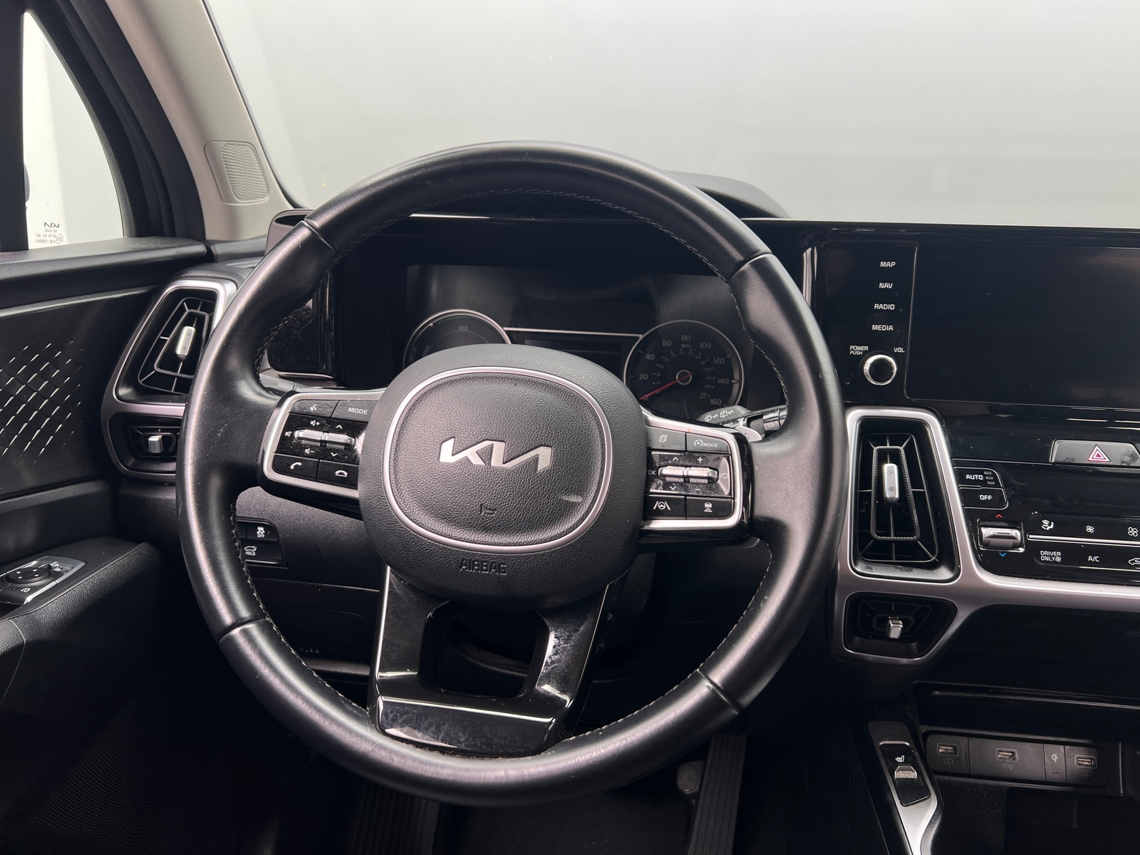 Thumbnail: 2023 Kia Sorento - 4
