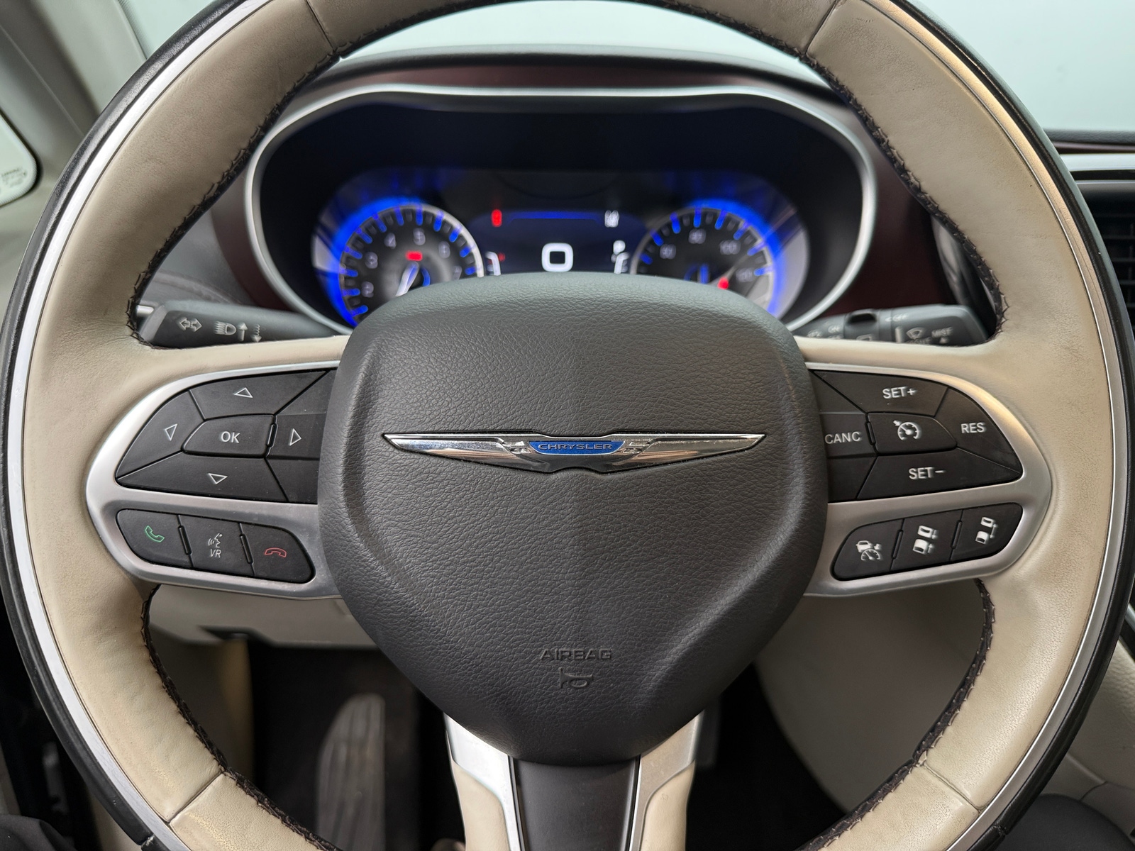 Thumbnail: 2017 Chrysler Pacifica - 4