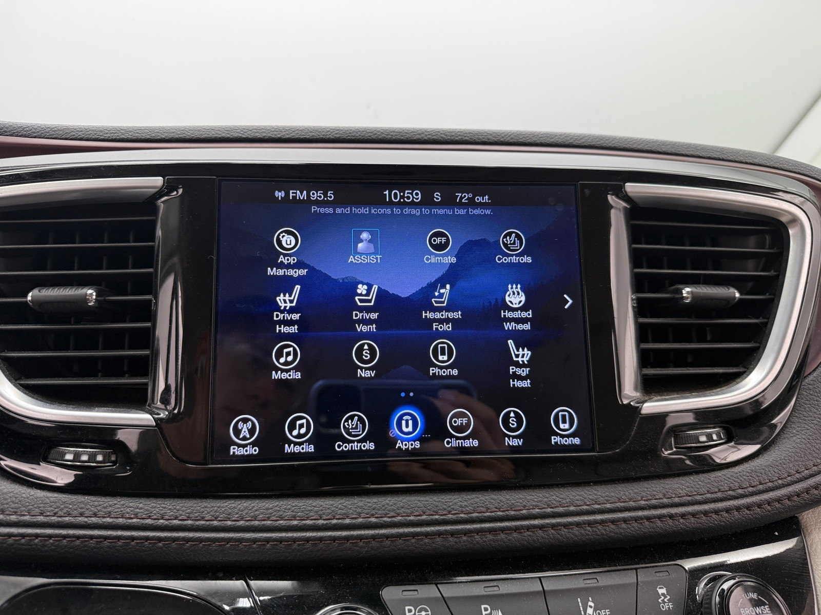 Thumbnail: 2017 Chrysler Pacifica - 3