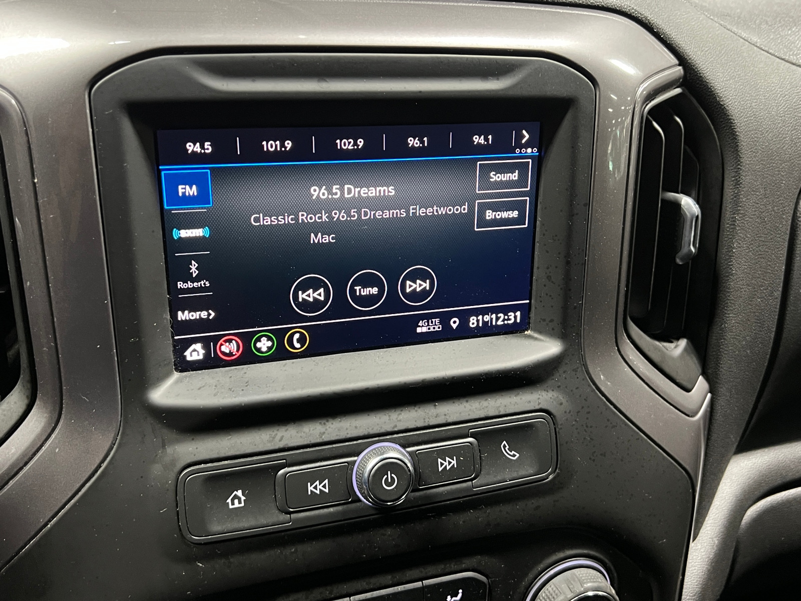 Thumbnail: 2021 Chevrolet Silverado 1500 - 4