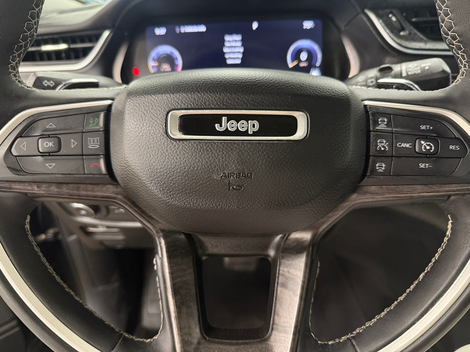 Thumbnail: 2023 Jeep Grand Cherokee L - 4