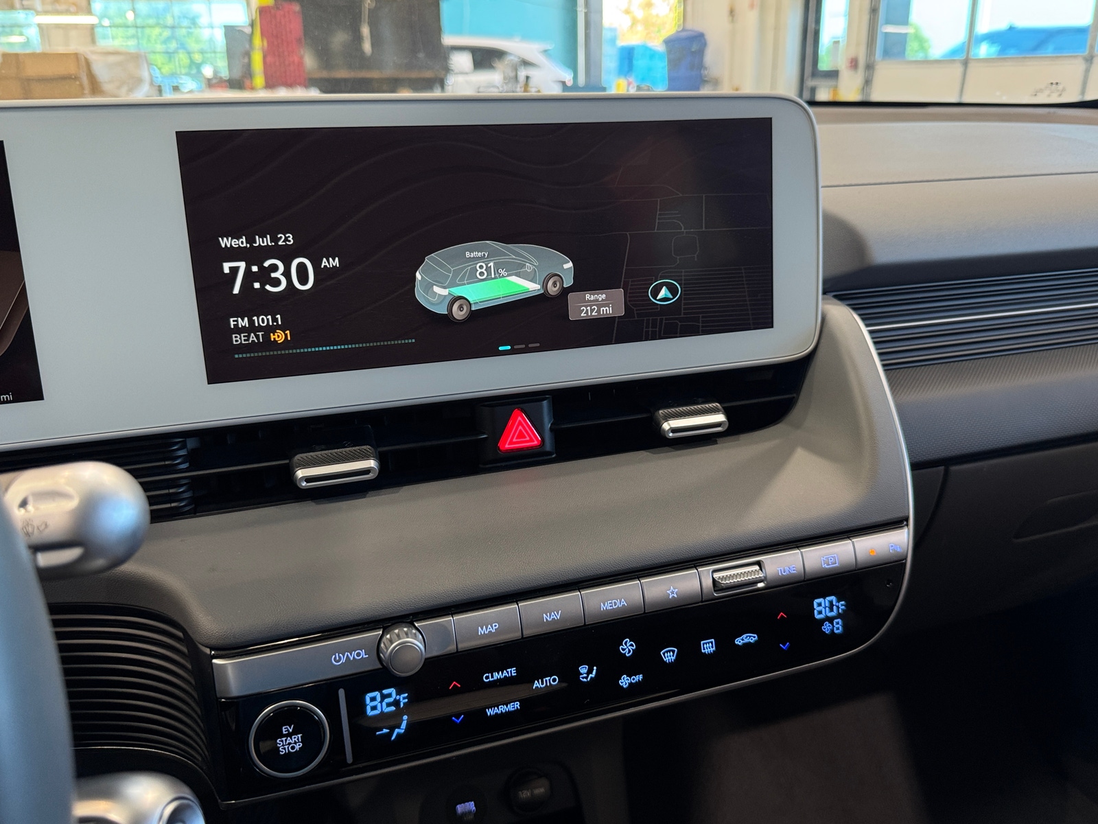 Thumbnail: 2022 Hyundai Ioniq 5 - 4