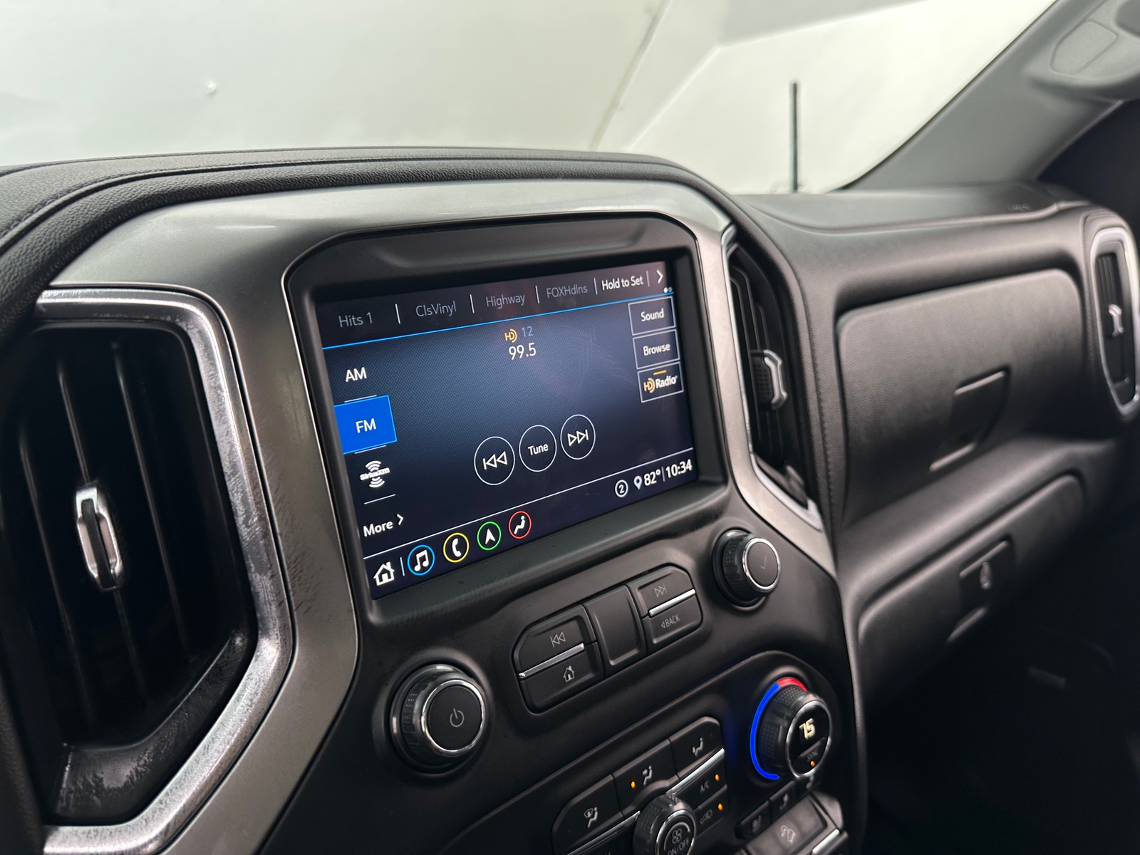Thumbnail: 2020 Chevrolet Silverado 1500 - 4