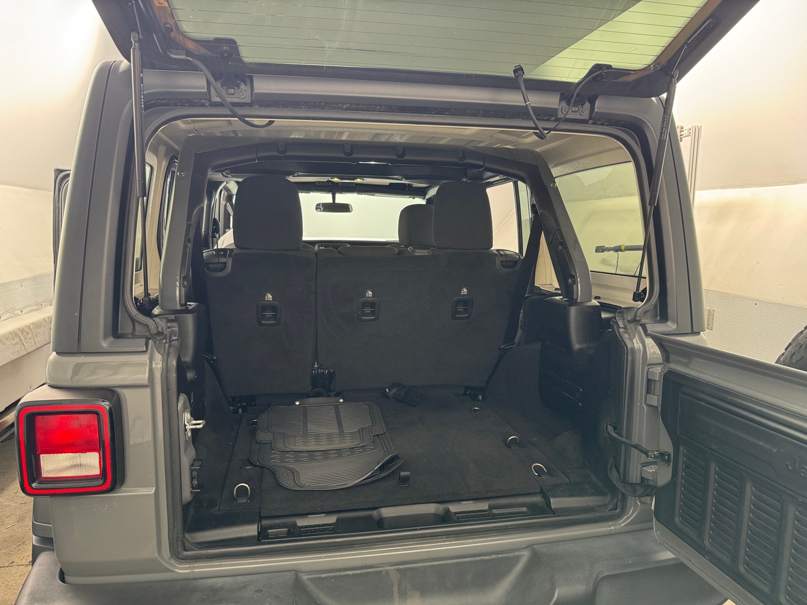 Thumbnail: 2019 Jeep Wrangler - 7