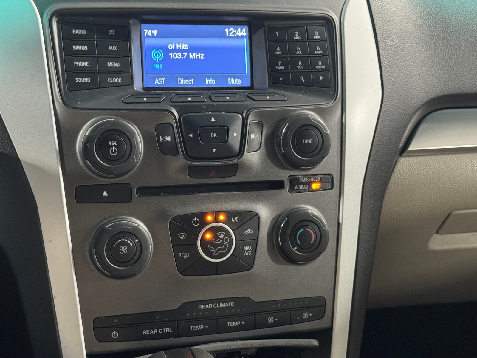 Thumbnail: 2015 Ford Explorer - 4