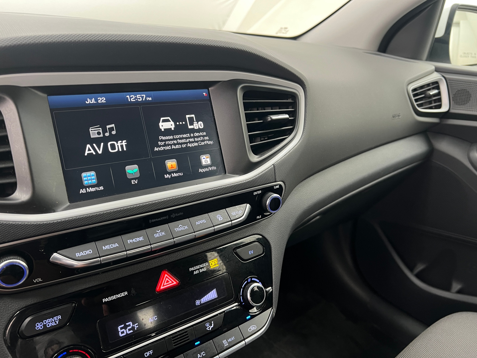 Thumbnail: 2019 Hyundai Ioniq - 4