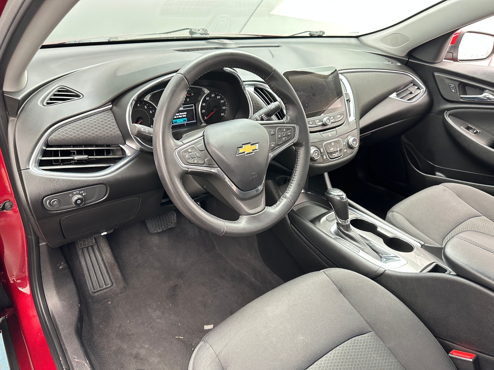 Thumbnail: 2017 Chevrolet Malibu - 3