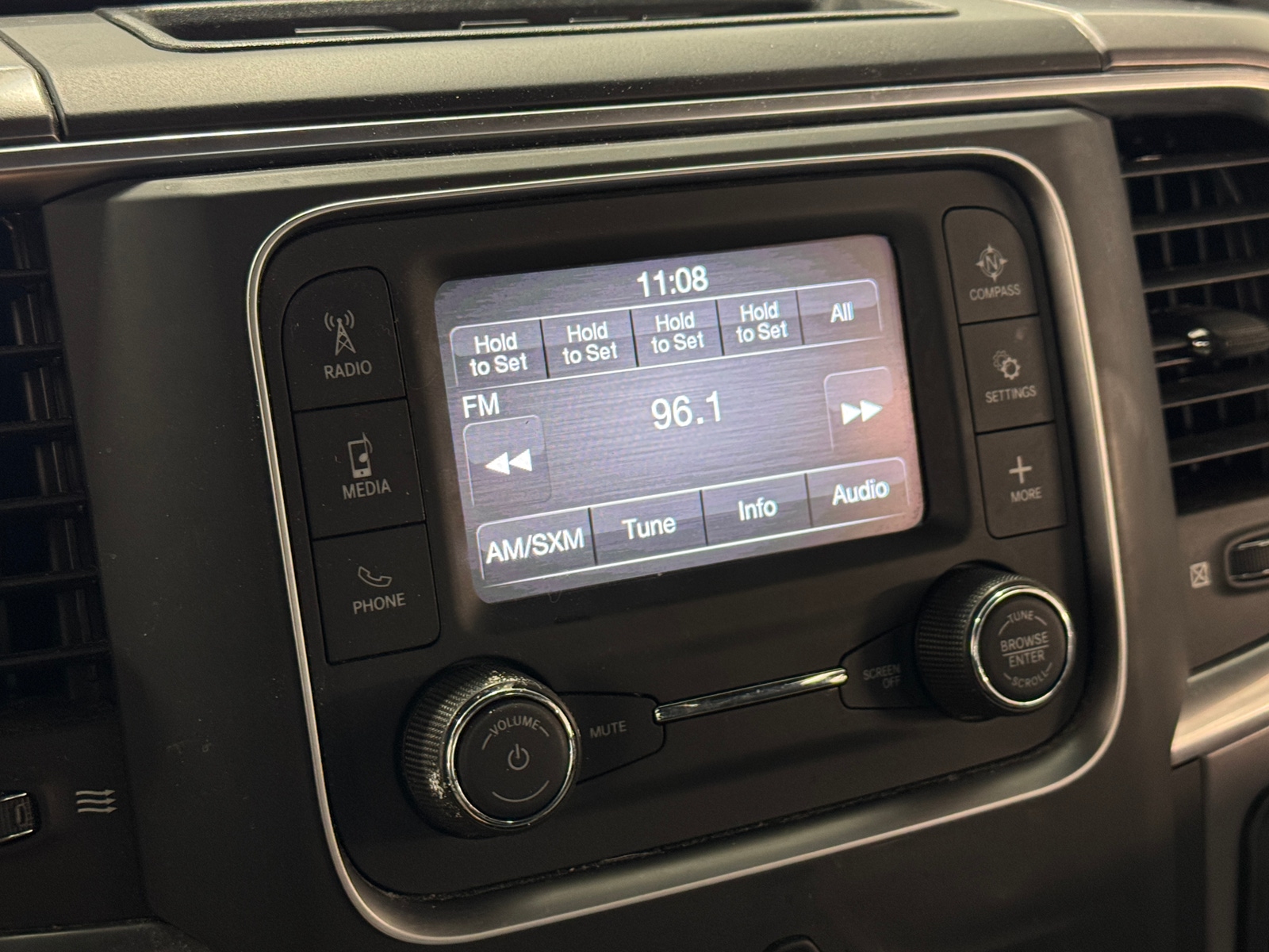 Thumbnail: 2021 RAM 1500 Classic - 4