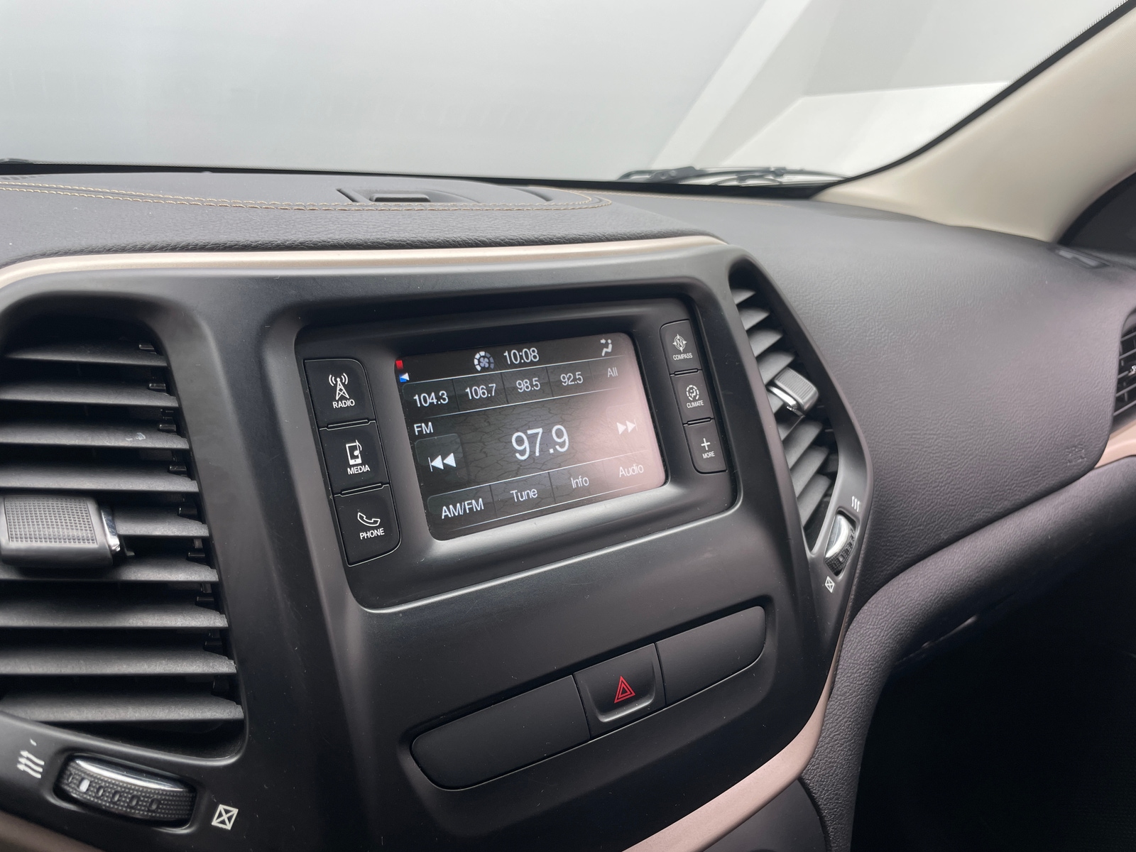 Thumbnail: 2016 Jeep Cherokee - 4