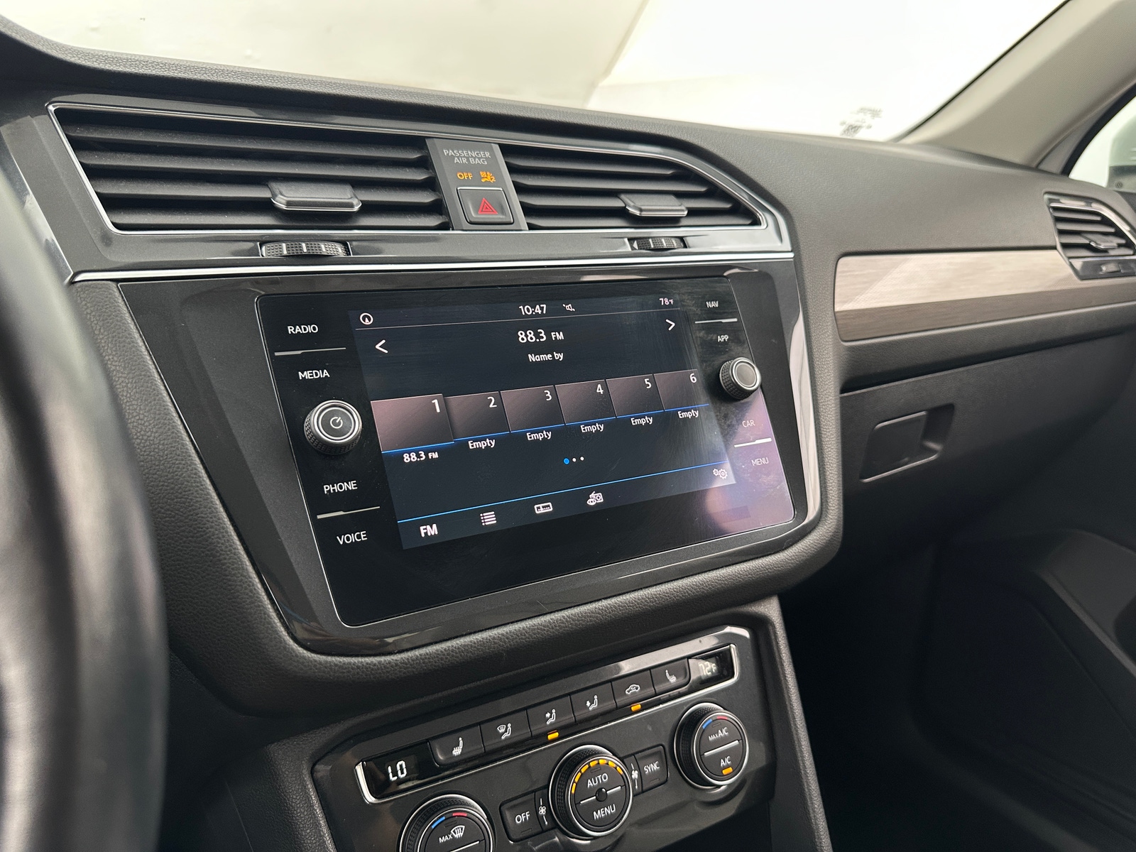 Thumbnail: 2018 Volkswagen Tiguan - 3