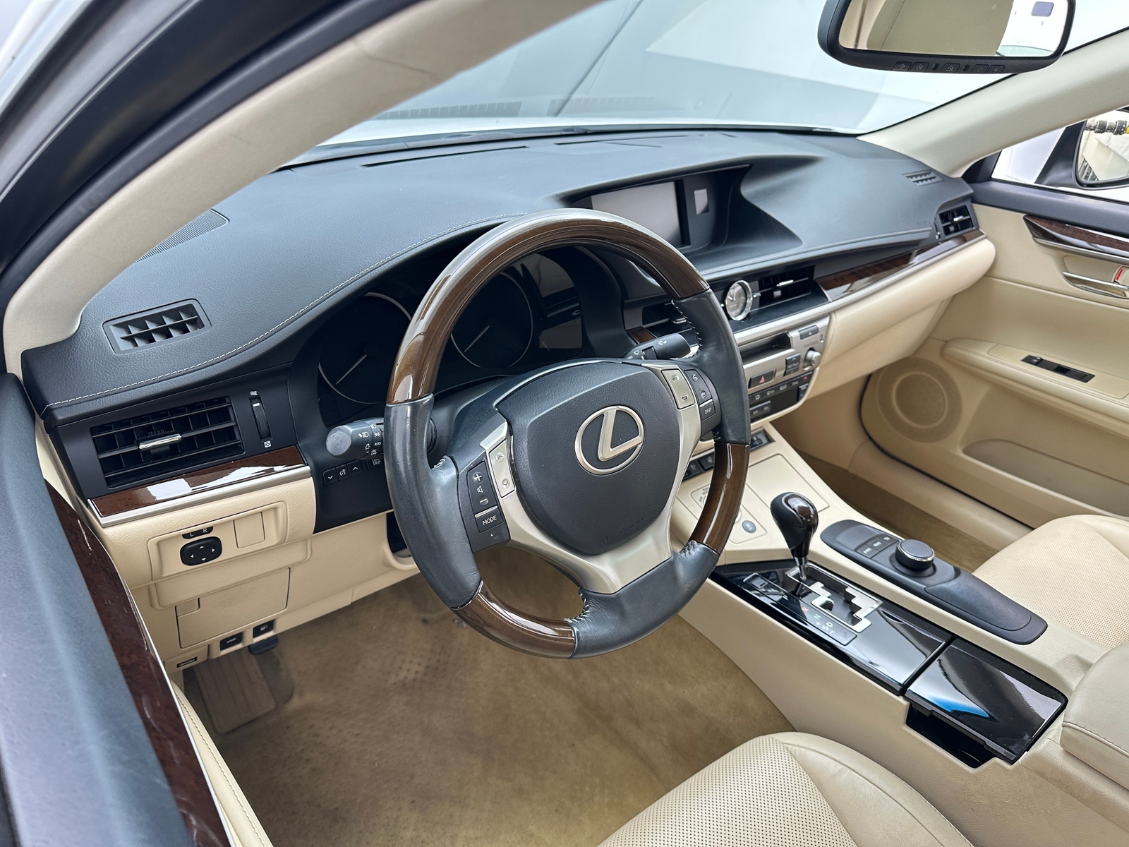 Thumbnail: 2014 Lexus ES - 2