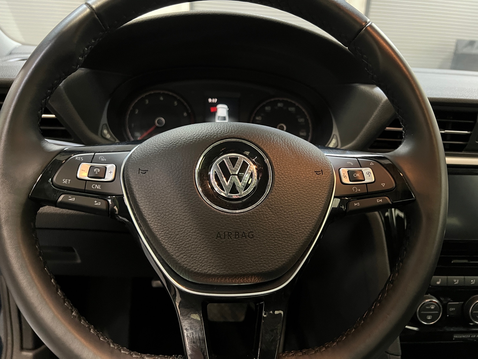 Thumbnail: 2020 Volkswagen Passat - 4