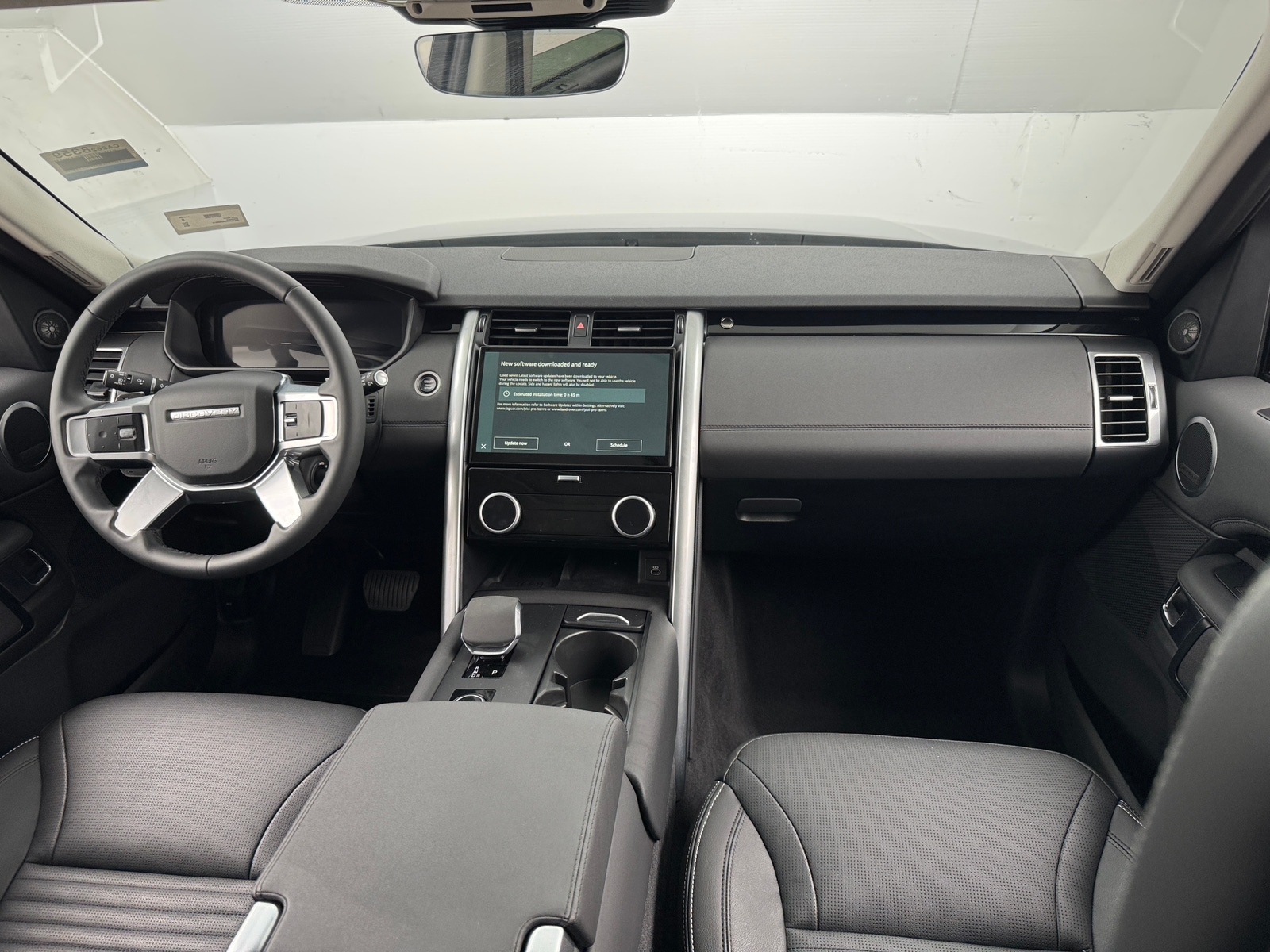 Thumbnail: 2024 Land Rover Discovery - 2