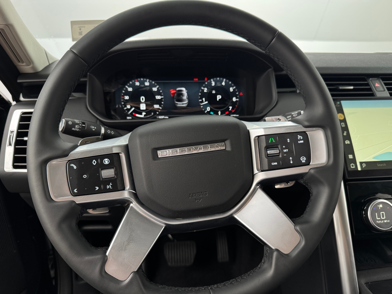 Thumbnail: 2024 Land Rover Discovery - 4
