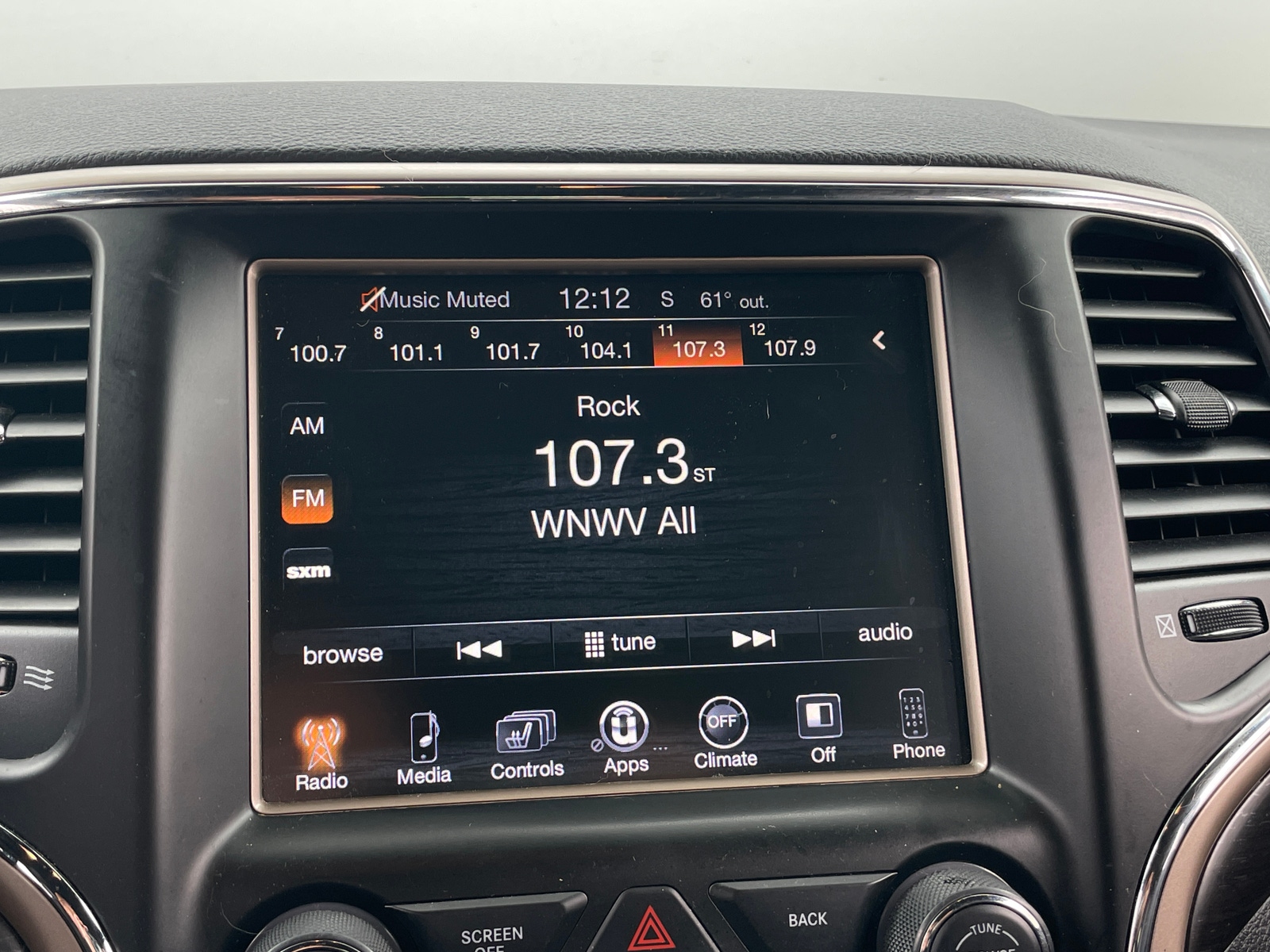 Thumbnail: 2015 Jeep Grand Cherokee - 4