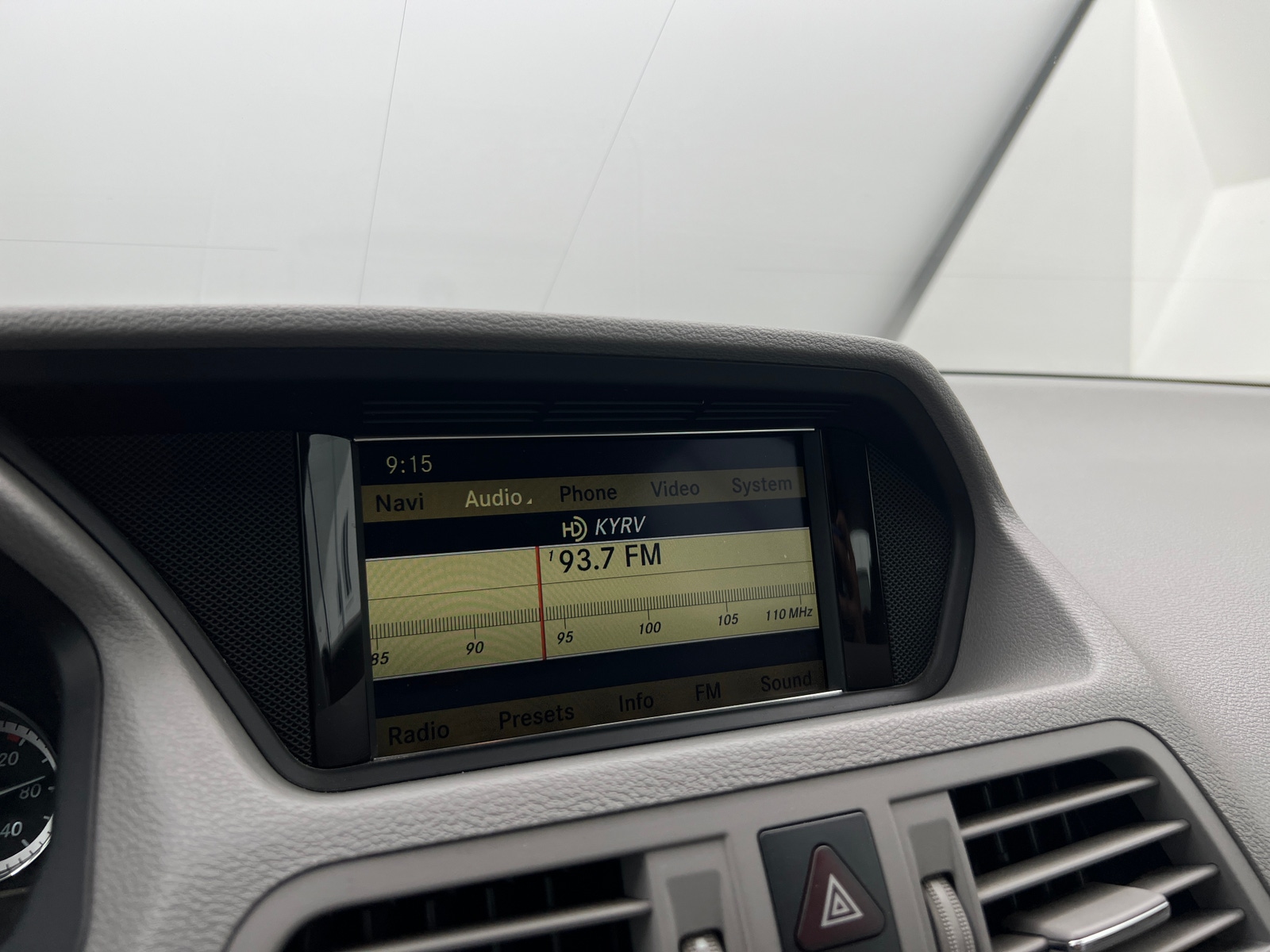 Thumbnail: 2011 Mercedes-Benz E-Class - 3