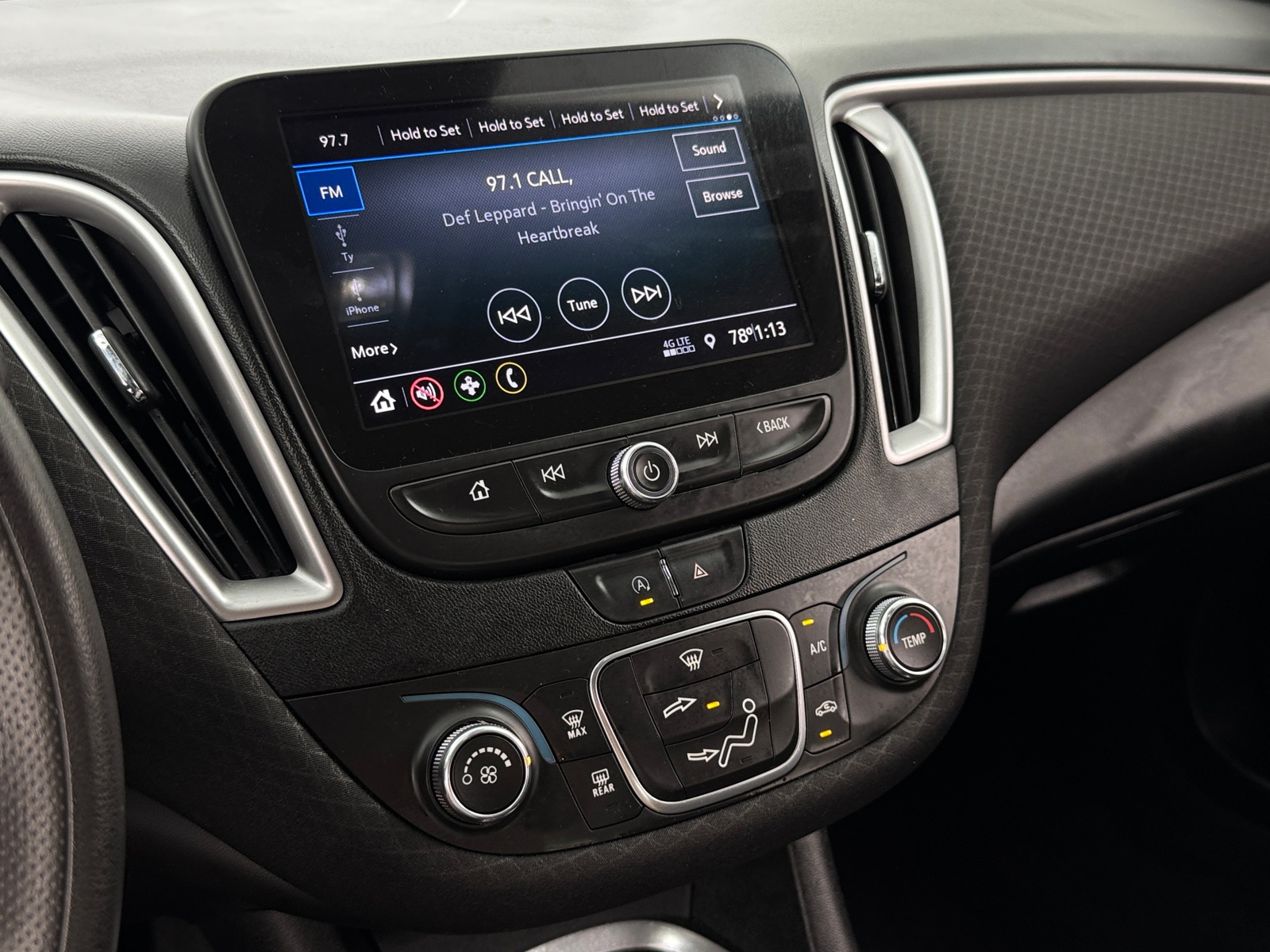 Thumbnail: 2020 Chevrolet Malibu - 4