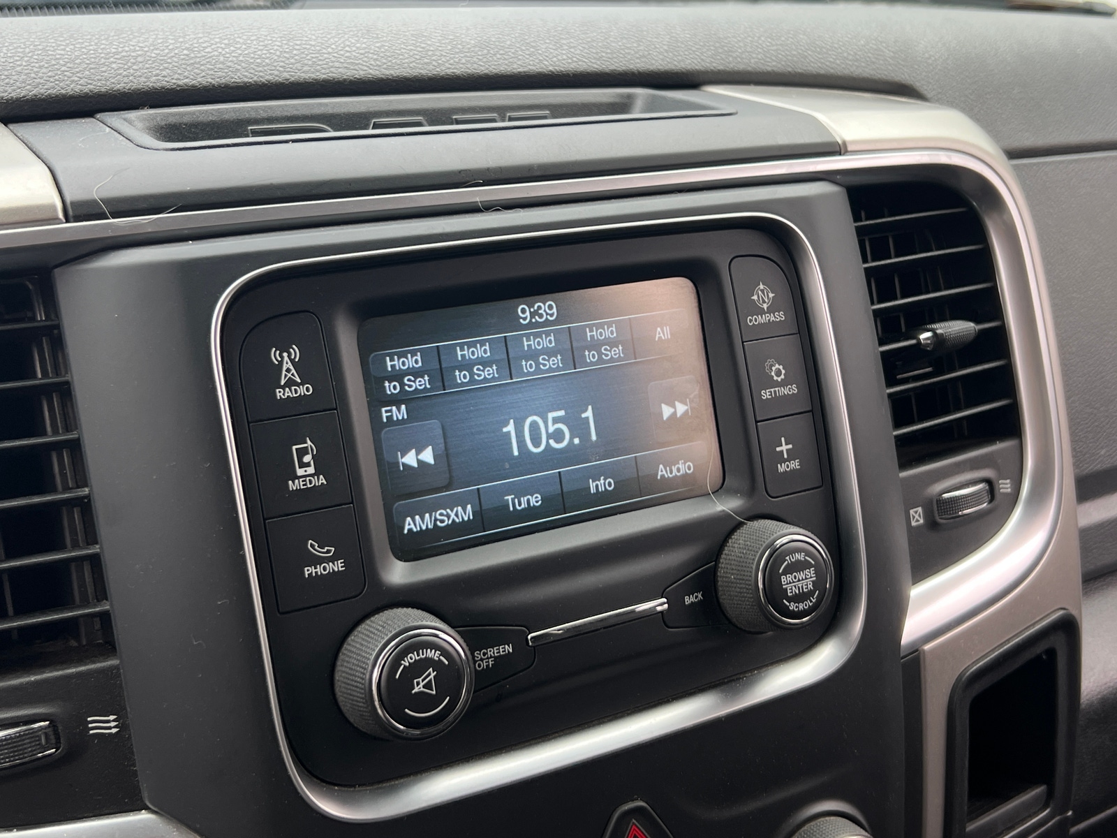 Thumbnail: 2020 RAM 1500 Classic - 4