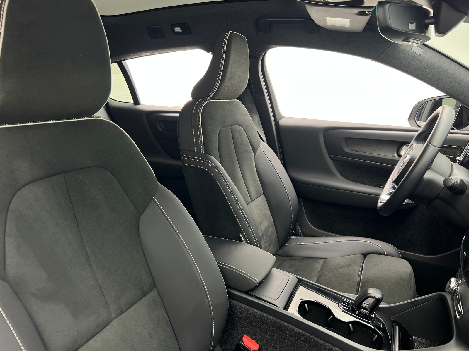 Thumbnail: 2023 Volvo C40 - 2