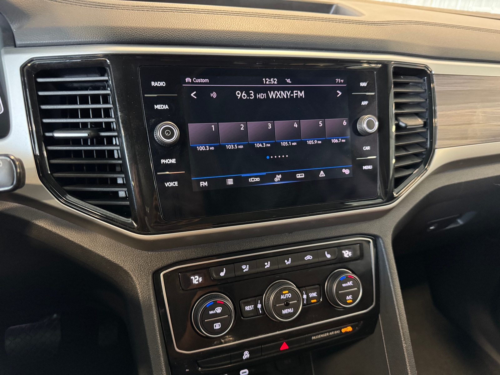 Thumbnail: 2021 Volkswagen Atlas - 3