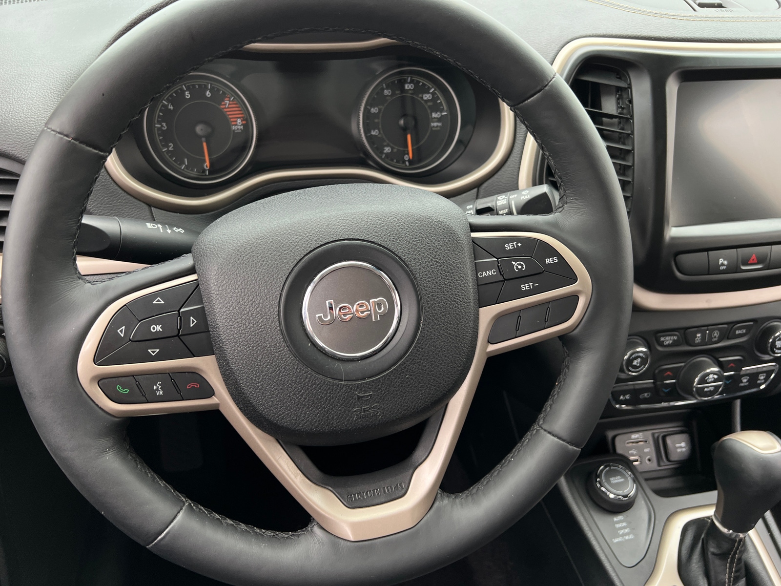 Thumbnail: 2017 Jeep Cherokee - 4