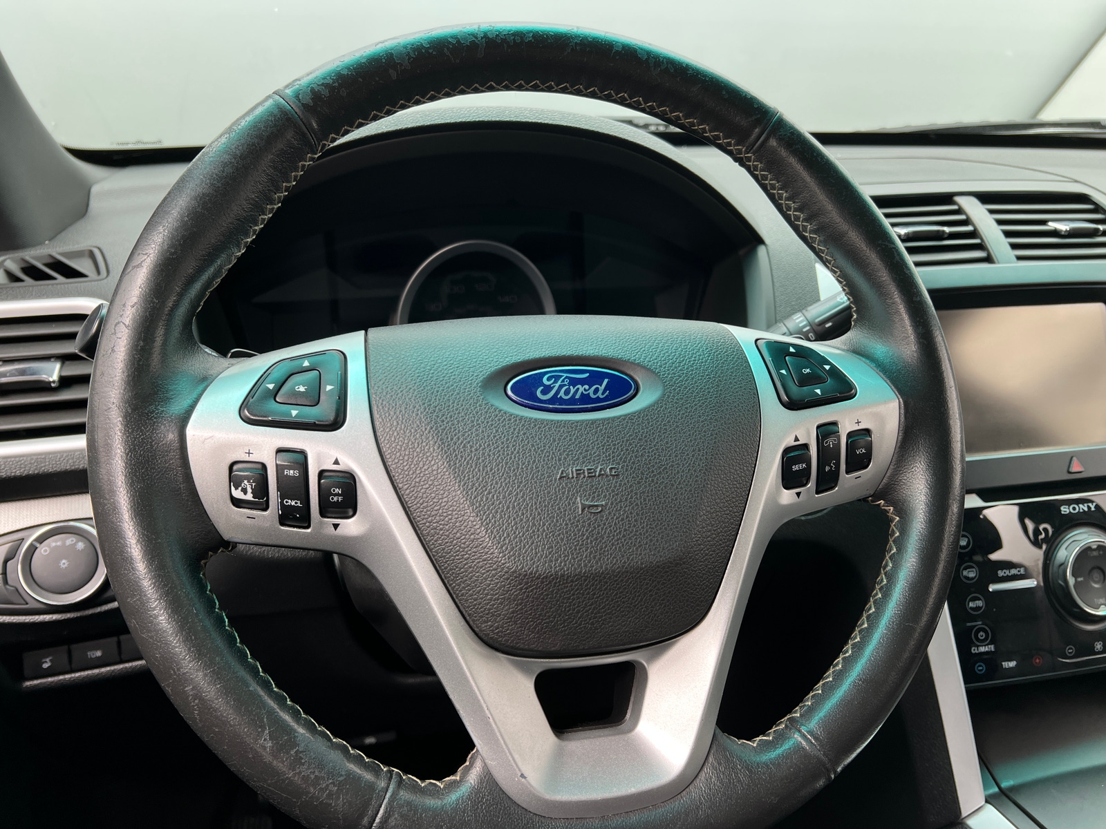 Thumbnail: 2015 Ford Explorer - 4