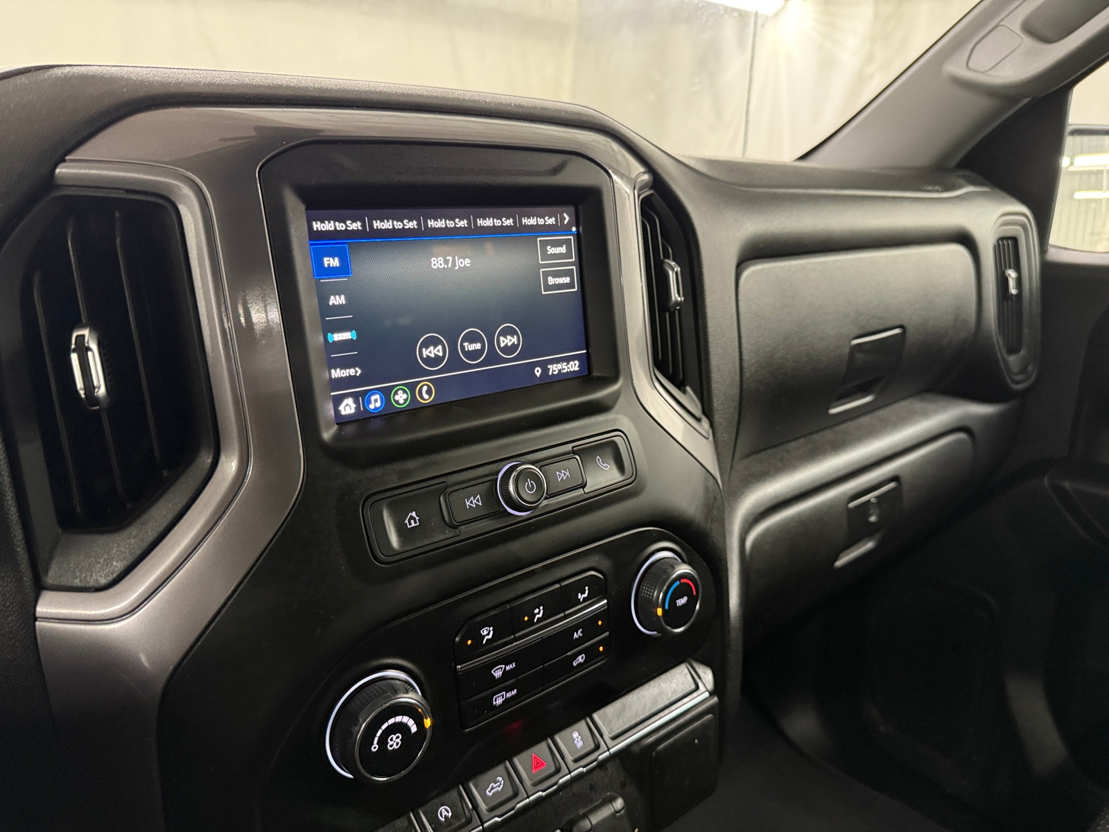Thumbnail: 2022 Chevrolet Silverado 1500 - 4
