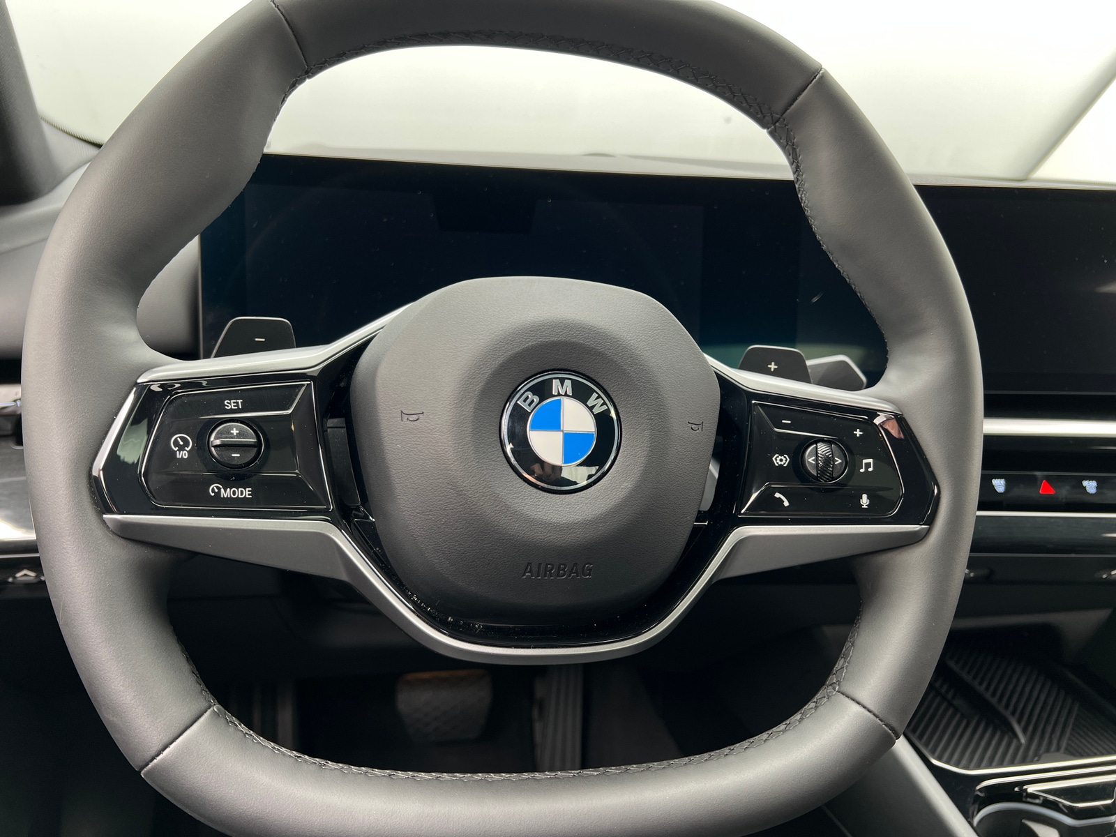 Thumbnail: 2024 BMW 5 Series - 4