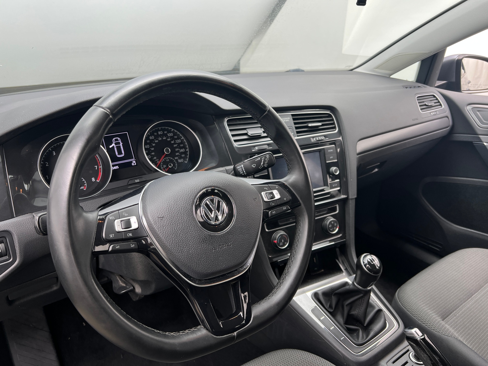 Thumbnail: 2018 Volkswagen e-Golf - 5
