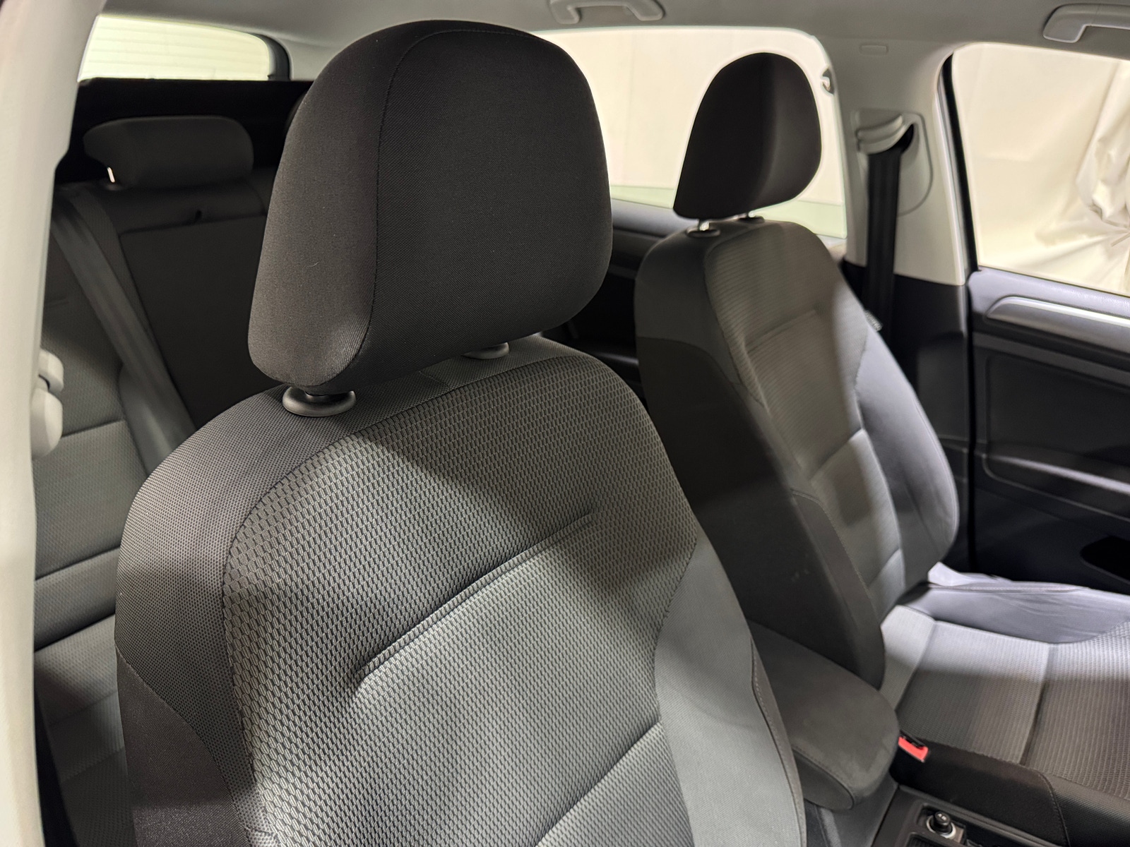 Thumbnail: 2019 Volkswagen e-Golf - 2