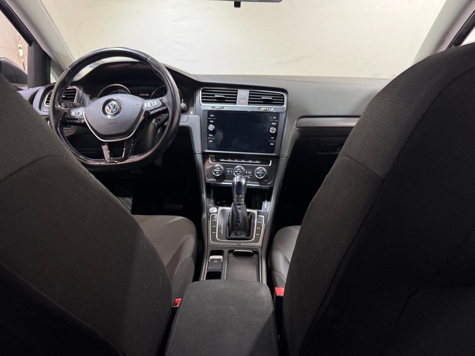 Thumbnail: 2019 Volkswagen e-Golf - 3