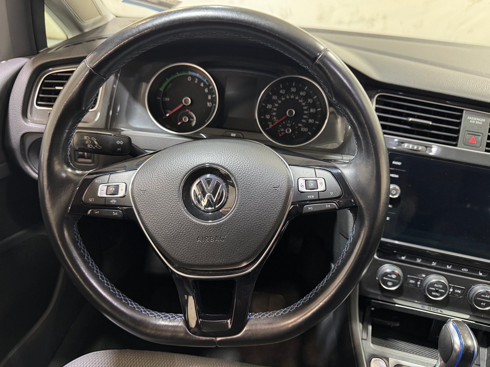 Thumbnail: 2019 Volkswagen e-Golf - 5