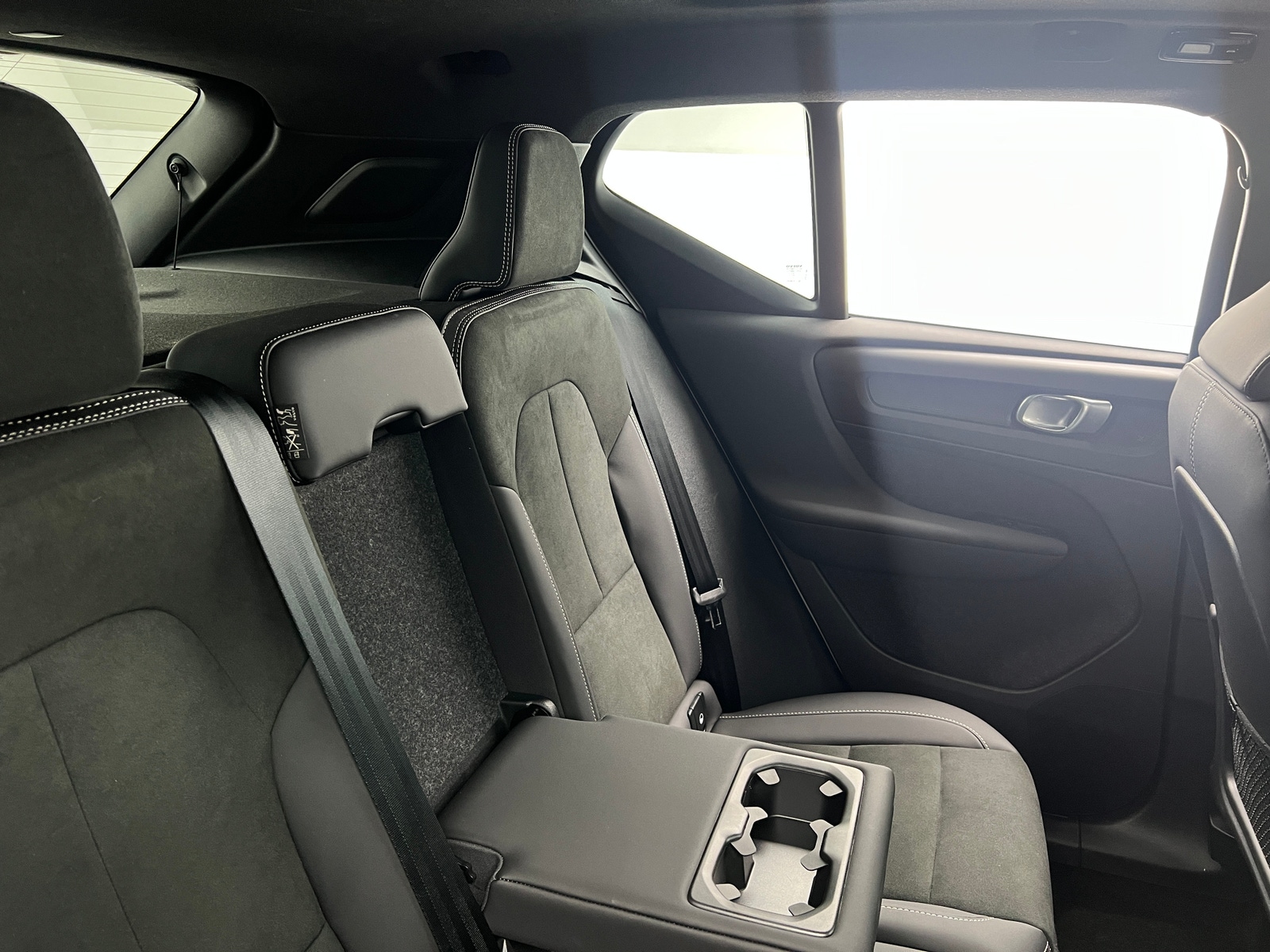 Thumbnail: 2023 Volvo XC40 - 5