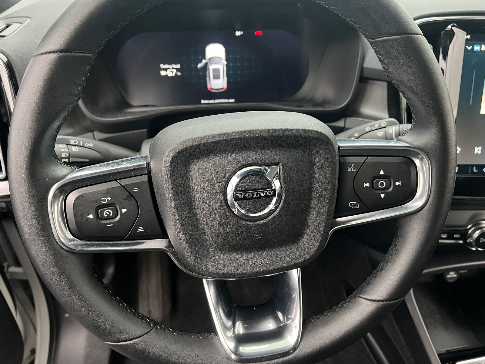 Thumbnail: 2023 Volvo XC40 - 4