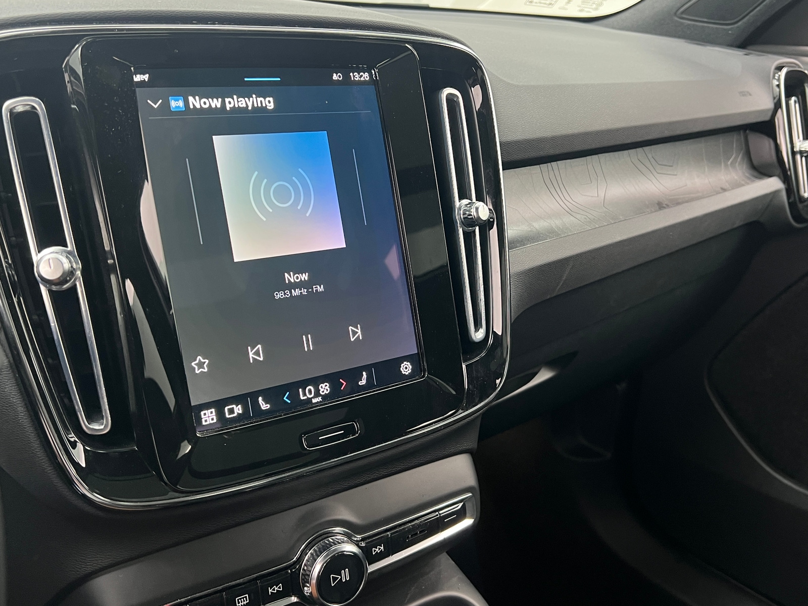 Thumbnail: 2023 Volvo XC40 - 3